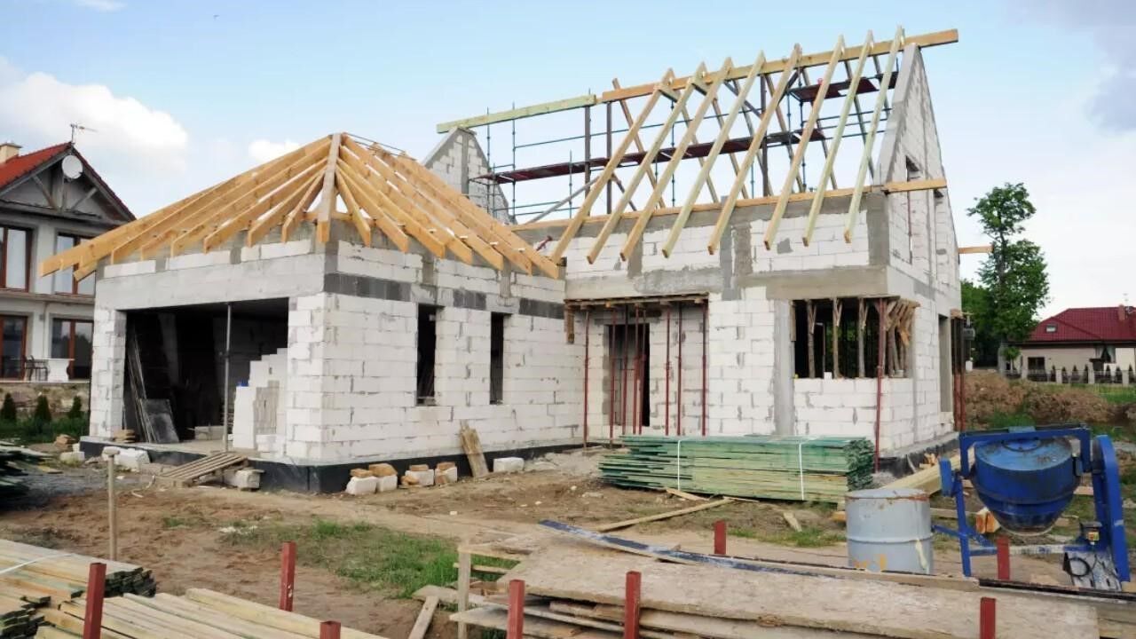 Скільки коштує будівництво будинку: розбираємо кошторис від А до Я