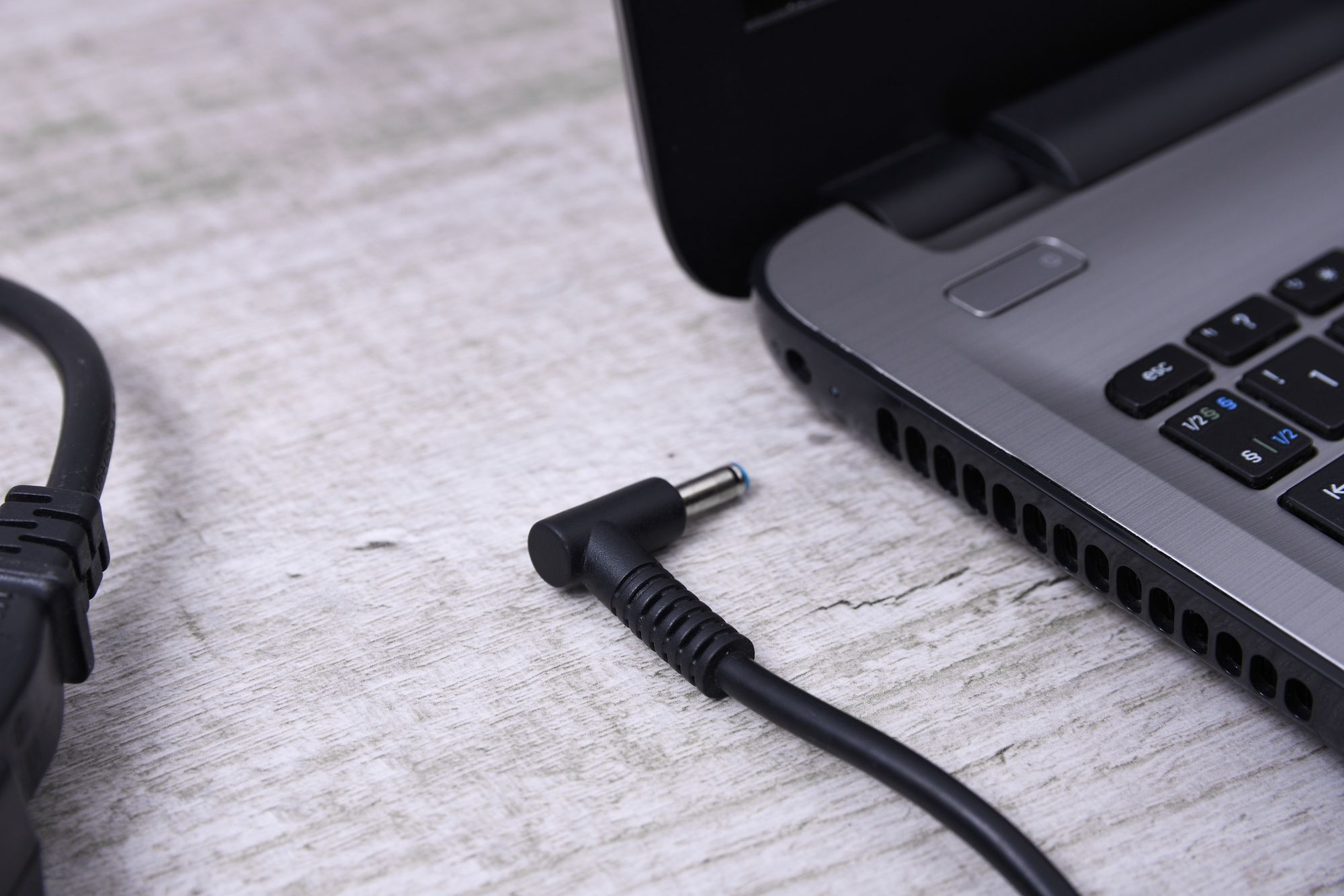 Як увімкнути ноутбук без зарядного пристрою