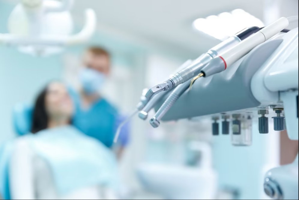 Скільки коштує лікування зубів: розбираємось у цінах